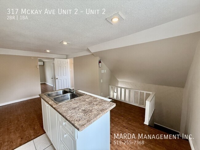 Photo du bâtiment - CHARMING 2 BED/1 BATH BETWEEN WEST WINDSOR + HYDRO