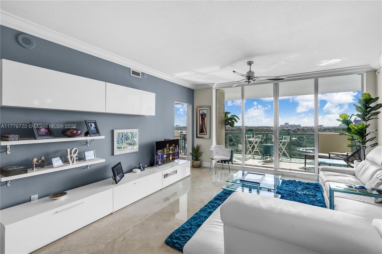 Foto principal - 411 N New River Dr E
