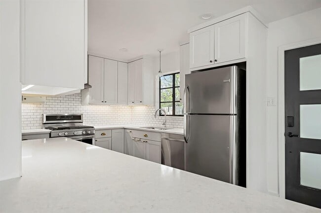 Building Photo - 1207 Ridgemont Dr