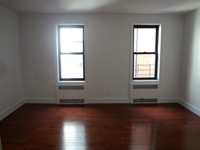 Foto del edificio - 42-54-54 Judge St