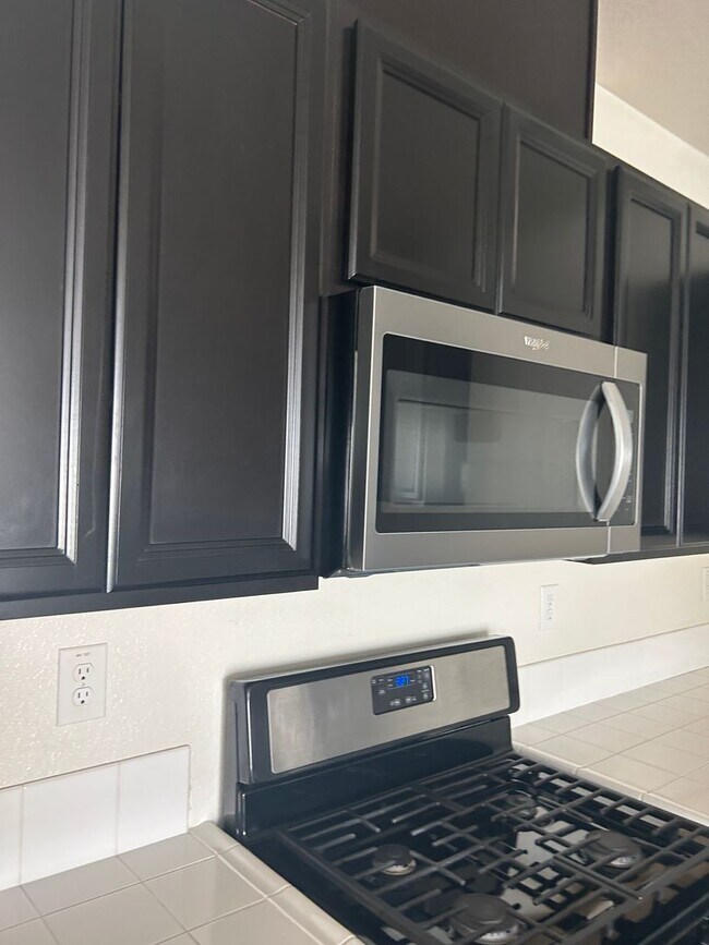 Foto del edificio - Beautiful Natomas Home