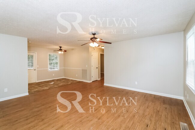 Foto del edificio - This charming 3BR 2BA home is ready to welcome you home