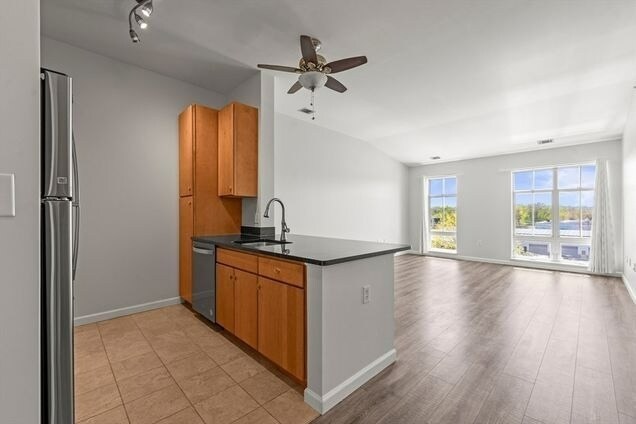 Foto del edificio - Penthouse 1BR Condo with 10’ Ceilings, Parking & Amenities in Watertown
