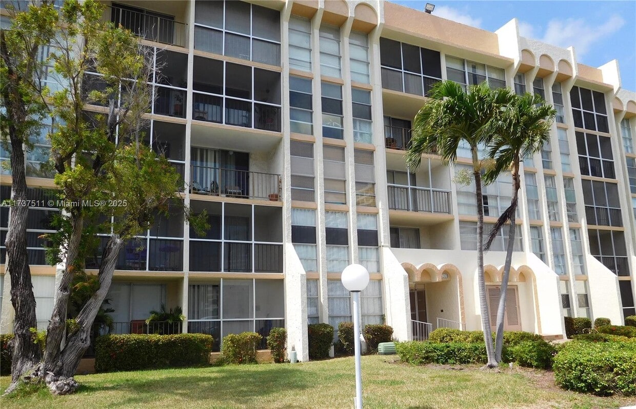 Foto principal - 801 Three Islands Boulevard