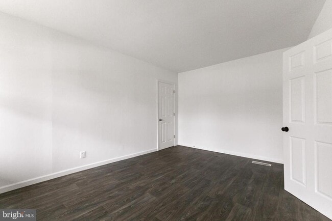 Building Photo - 211 Broad St