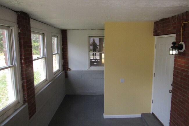 Building Photo - 1425 NY-82