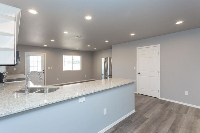 Building Photo - 3 br, 2 bath House - 1200 E 17th (318)