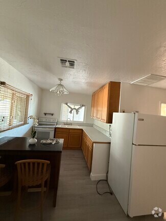 Building Photo - 2443 E Earll Dr