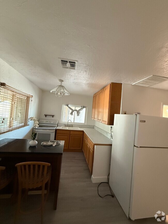 Building Photo - 2443 E Earll Dr