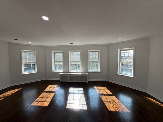 Foto del edificio - 8041 Kilpatrick Ave