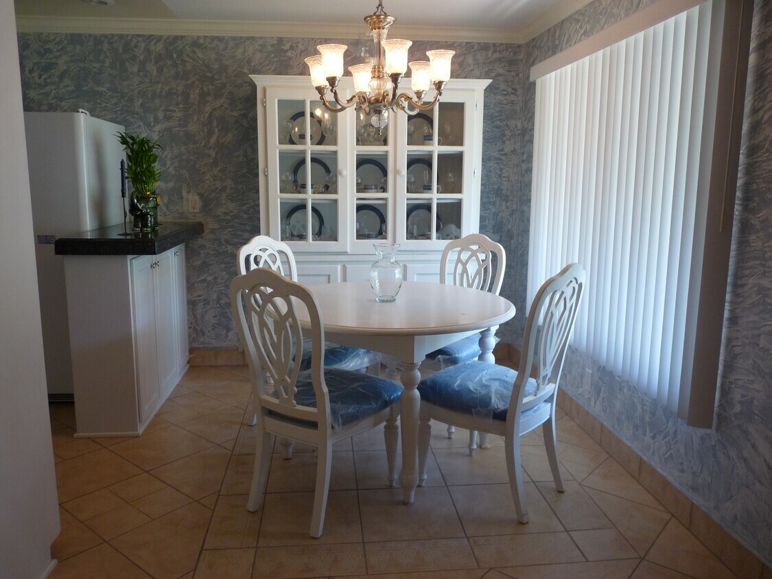 Dining - 3112 S Durango Ave