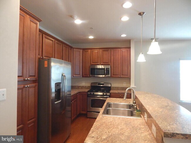 Foto del edificio - 5690 Virginia Ln