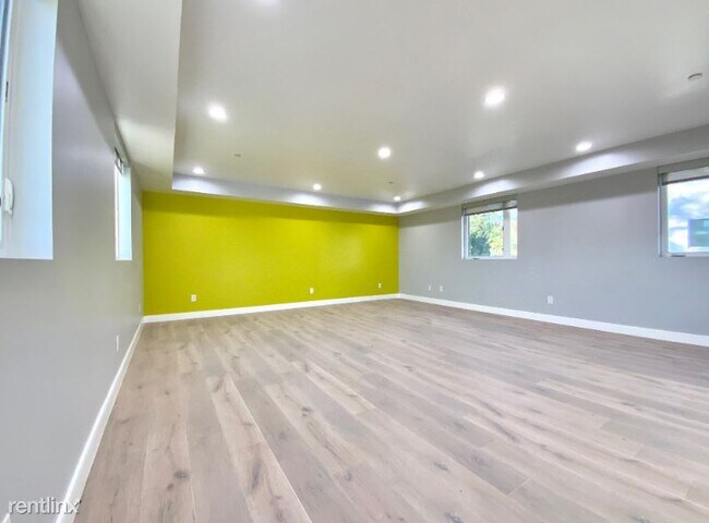 Foto del edificio - 3 br, 3.5 bath Townhome - 11320 Miranda St