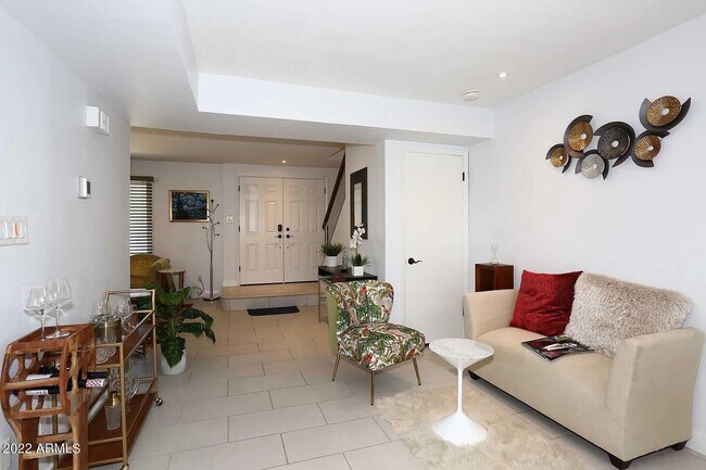 Foto del edificio - 8237 E Orange Blossom Ln