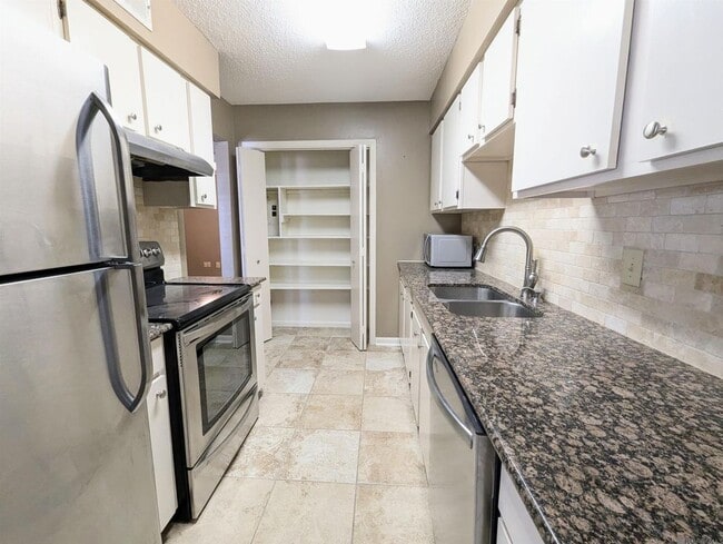 Foto del edificio - 1701 Lobdell Ave