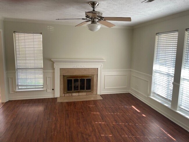 Foto del edificio - 110 Braelinn Ct: Recently renovated (2022)...