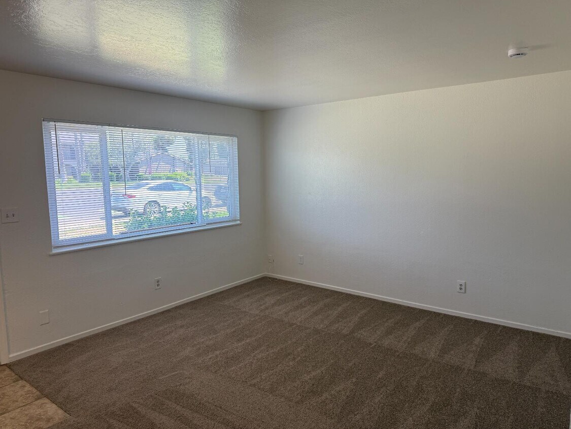 Foto principal - 547 E Barstow Ave