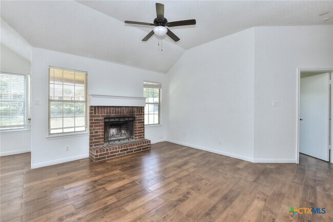 Foto del edificio - 2603 Remington Dr