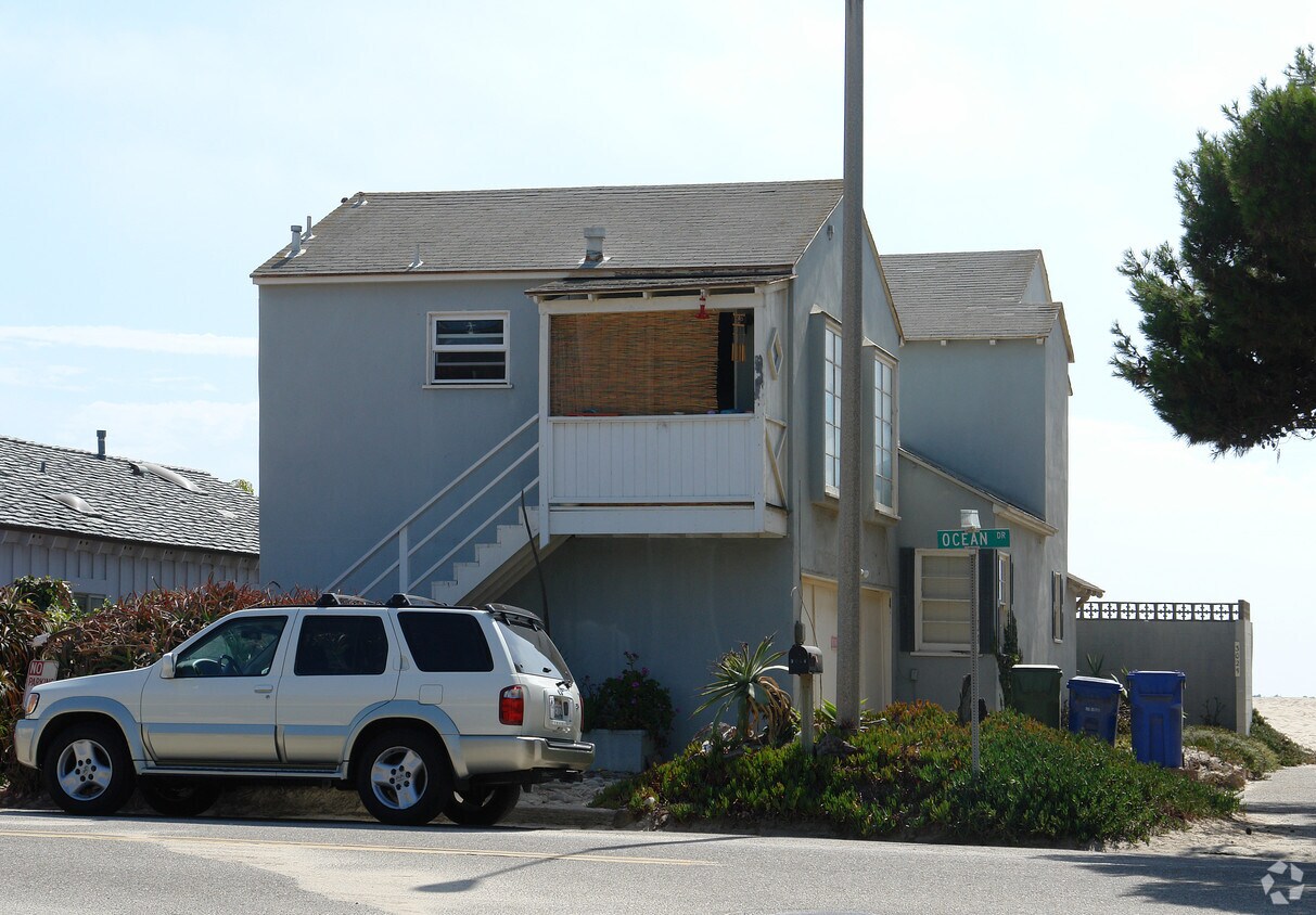 Building Photo - 3025 Ocean Dr