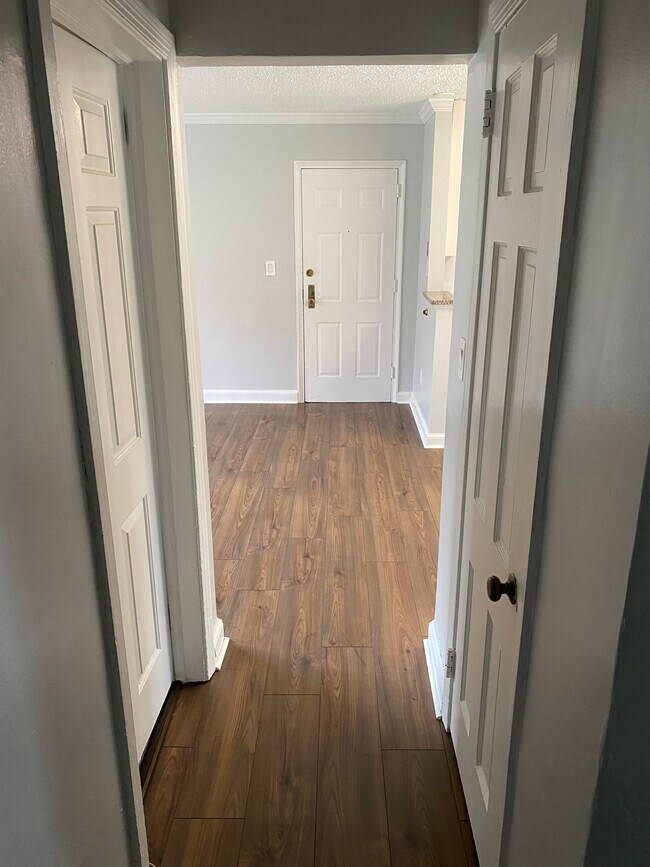 Two Bedrooms - 1706 W Abingdon Dr Apartment