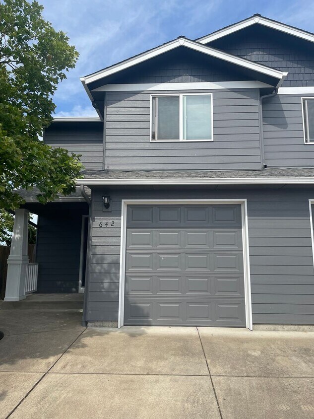 Foto principal - 640-642 Broad St Monmouth, OR 97351