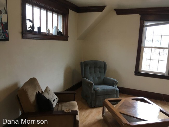 Building Photo - 3227 Chestnut St