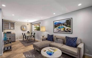 Building Photo - 510 N Villa Ct