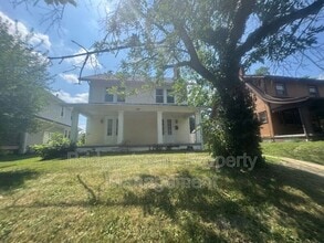 Building Photo - 144 W Parkwood Dr