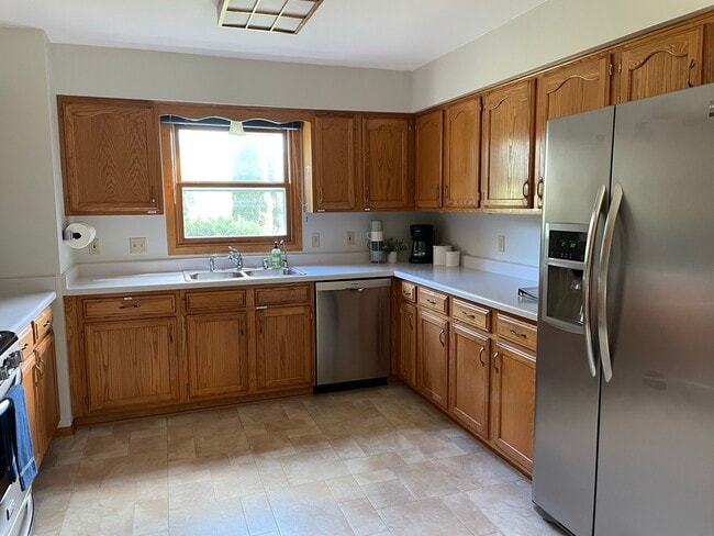 Building Photo - 4202 Lake St