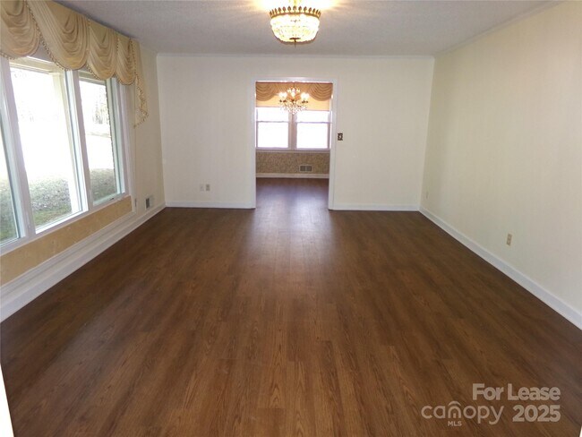 Foto del edificio - 507 Valleyview Dr