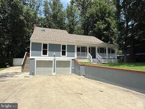 Building Photo - 1114 Aquia Dr