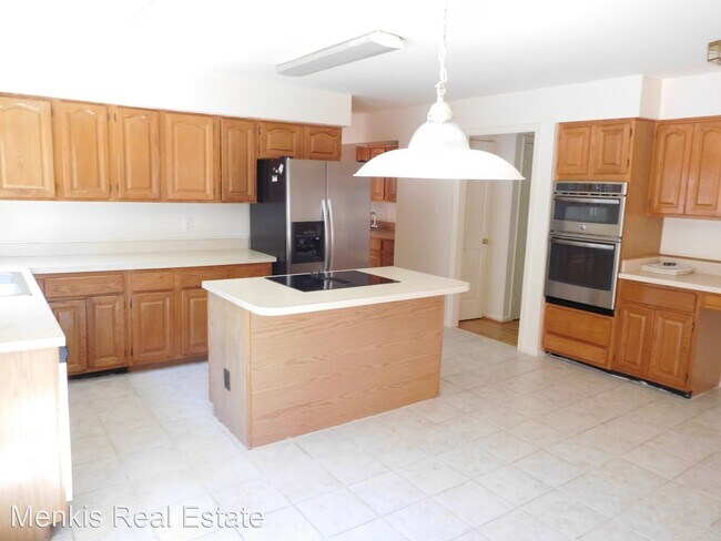 Building Photo - 4 br, 2.5 bath House - 108 Englefield Dr.