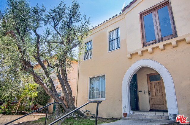 Building Photo - 531 N Orange Dr