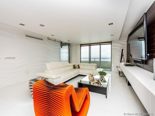 Building Photo - 5555 Collins Ave