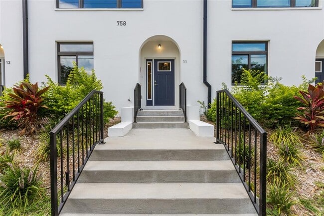 Foto del edificio - 758 Highland Ave