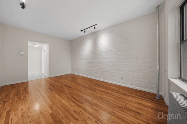 Building Photo - 349 E 78th St