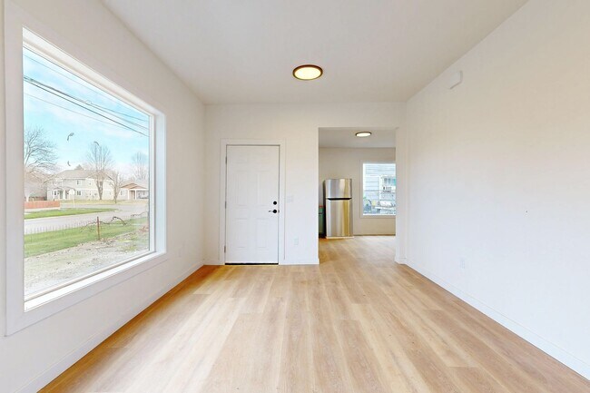Foto del edificio - Ground Level Home