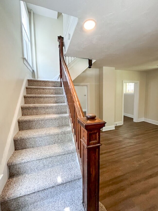 Foto del edificio - 3 Bedroom 1.5 Bath Detached House, Yard, P...