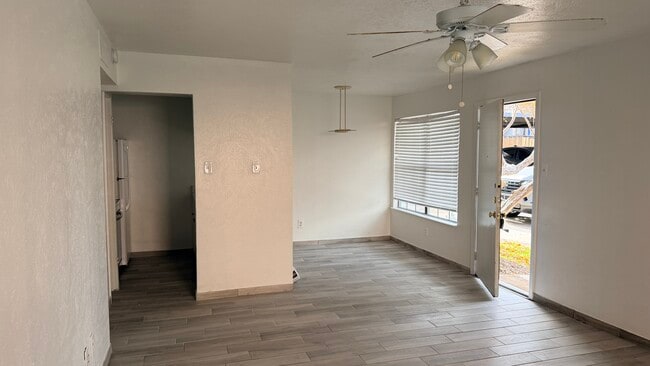 Foto del edificio - 8057 Meadow Rd