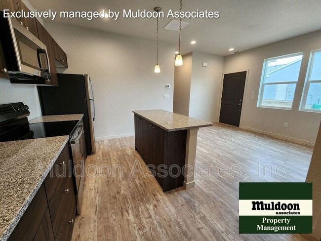 Building Photo - 896 S Harmony Dr