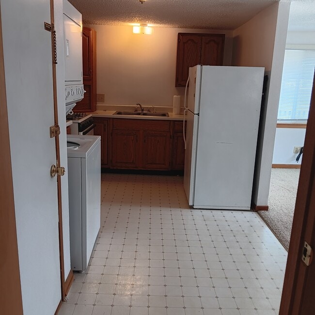 Building Photo - 813 N Cody Rd