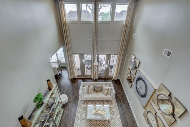 Building Photo - Winslow Cove Furnished Executive Estate with Pool