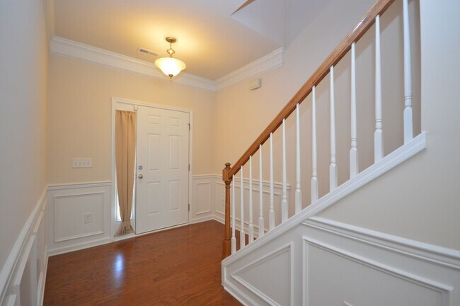 Foto del edificio - 904 Cozy Oak Ave