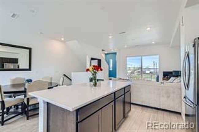Building Photo - Recently Built Townhome in Hot Midtown!