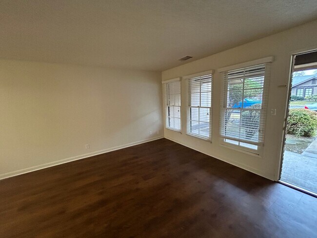 Foto del edificio - 3940-3946 W Hillsdale Ave