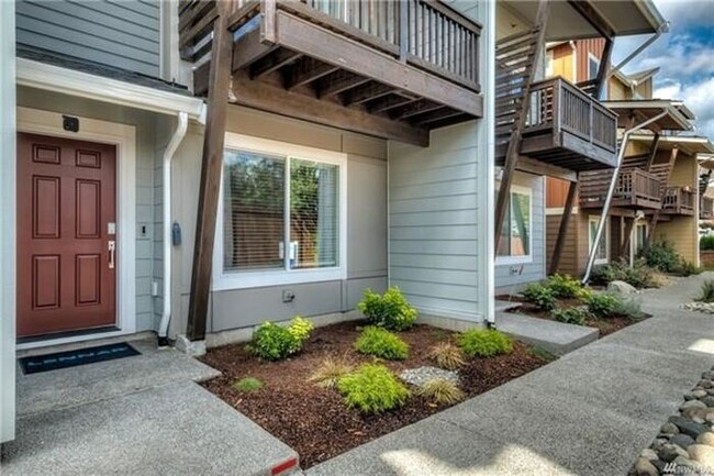 Building Photo - Sunrise TOWN HOME 2BDR 2.5BATH W/ 2 CAR GA...