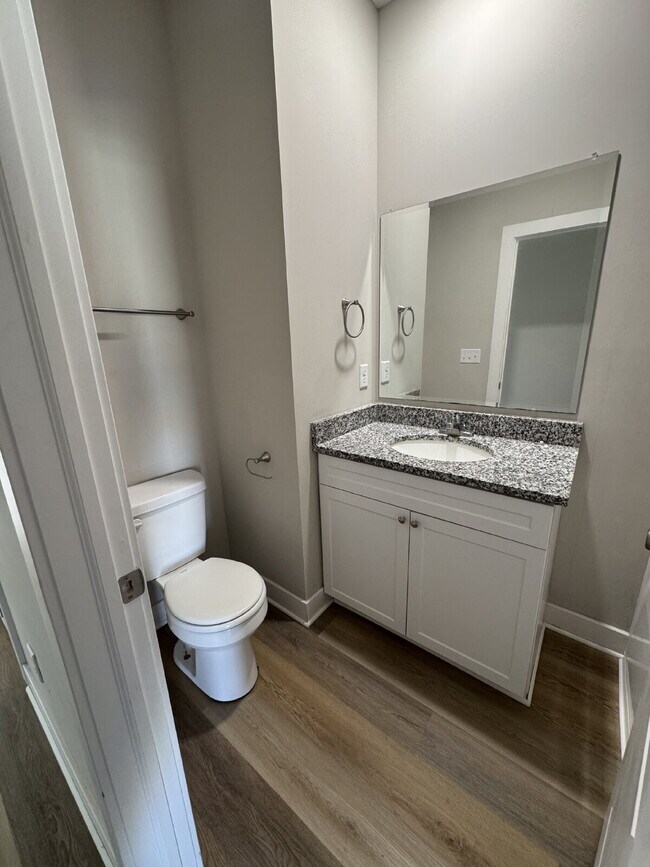 Foto del edificio - 5250 N Cypress Cir