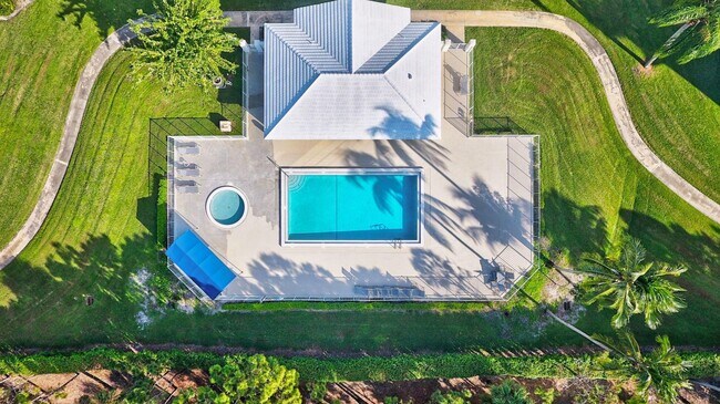 Foto del edificio - 2601 Village Blvd