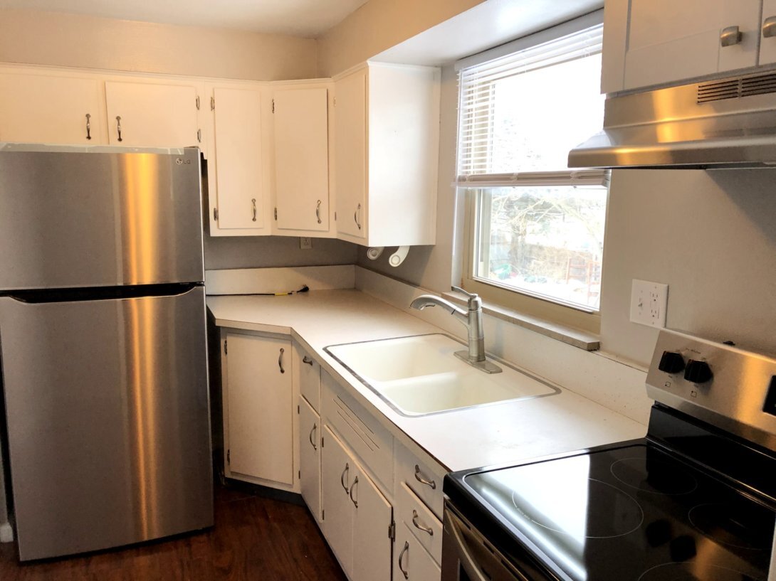 Kitchen - 611 Winston Dr