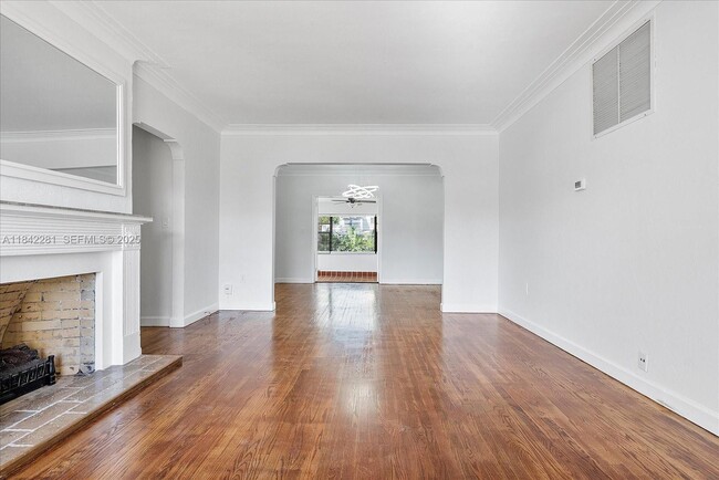 Foto del edificio - 8826 Emerson Ave